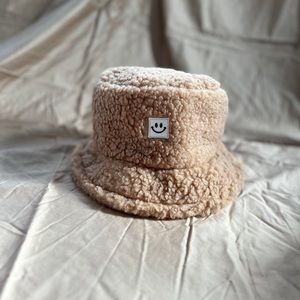 Teddy bucket hat